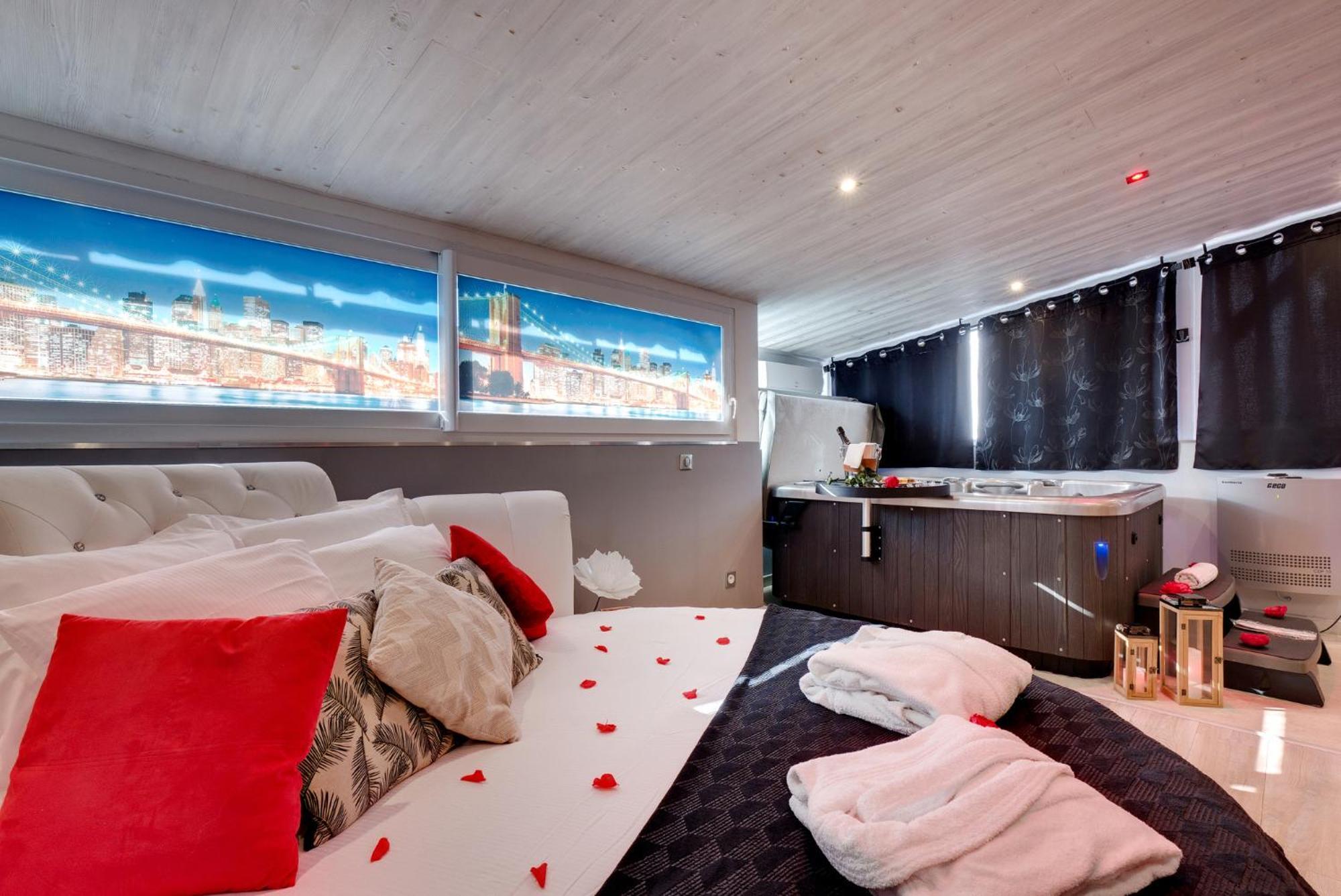 Suite Brooklyn Jacuzzi Виши Экстерьер фото